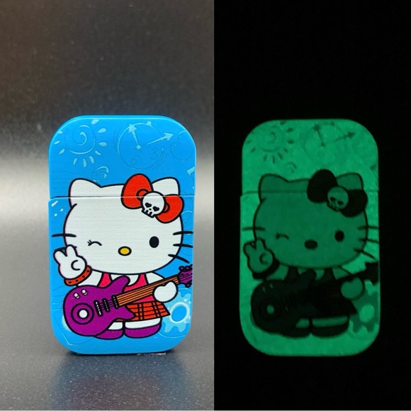 Hello Kitty glow in the dark jet lighte r and hello kitty cigarette case - Picture 2 of 7